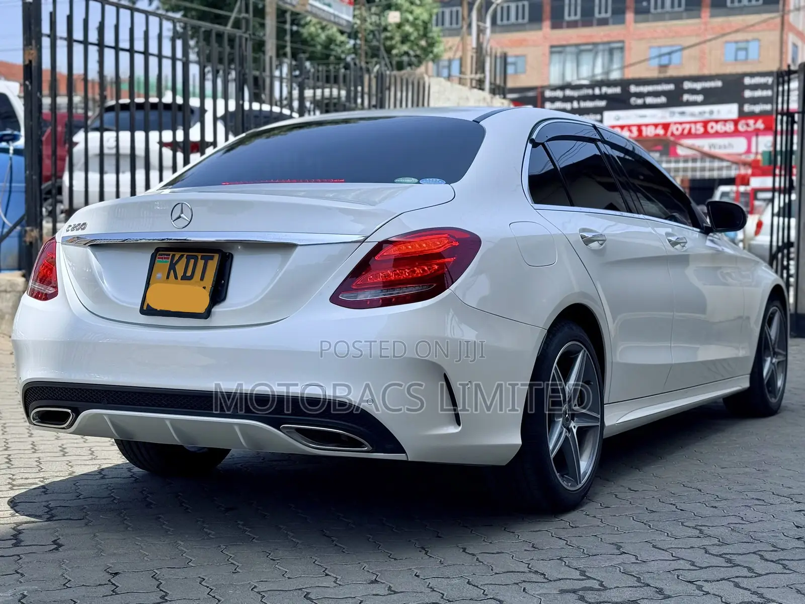 Mercedes-Benz C200 2018 Pearl