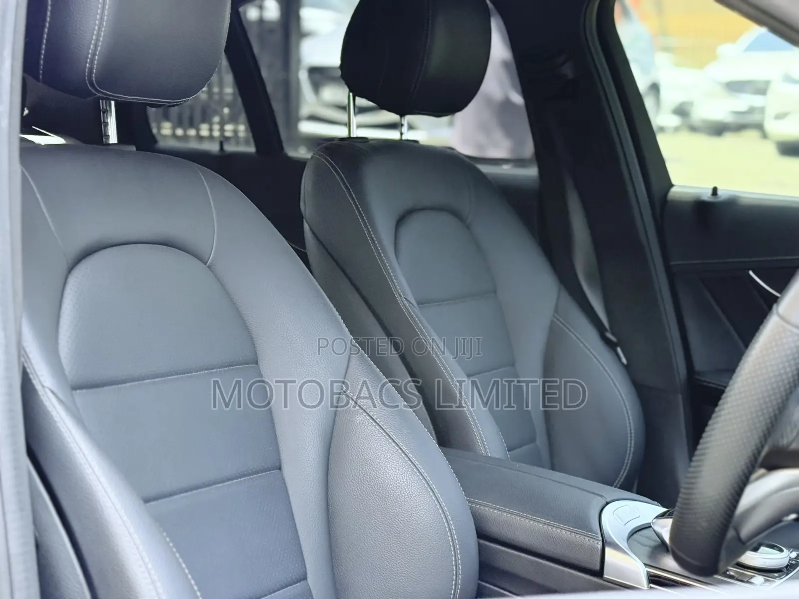 Mercedes-Benz C200 2018 Pearl