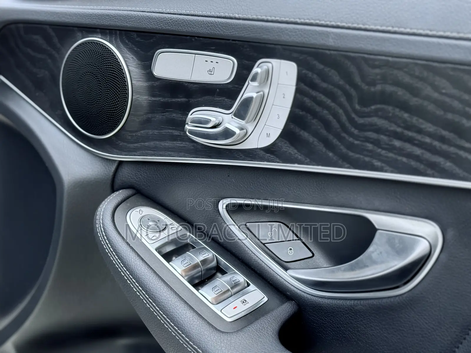 Mercedes-Benz C200 2018 Pearl