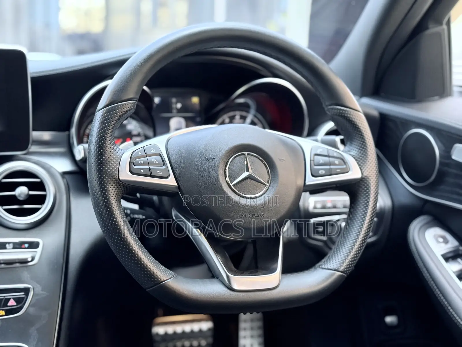 Mercedes-Benz C200 2018 Pearl