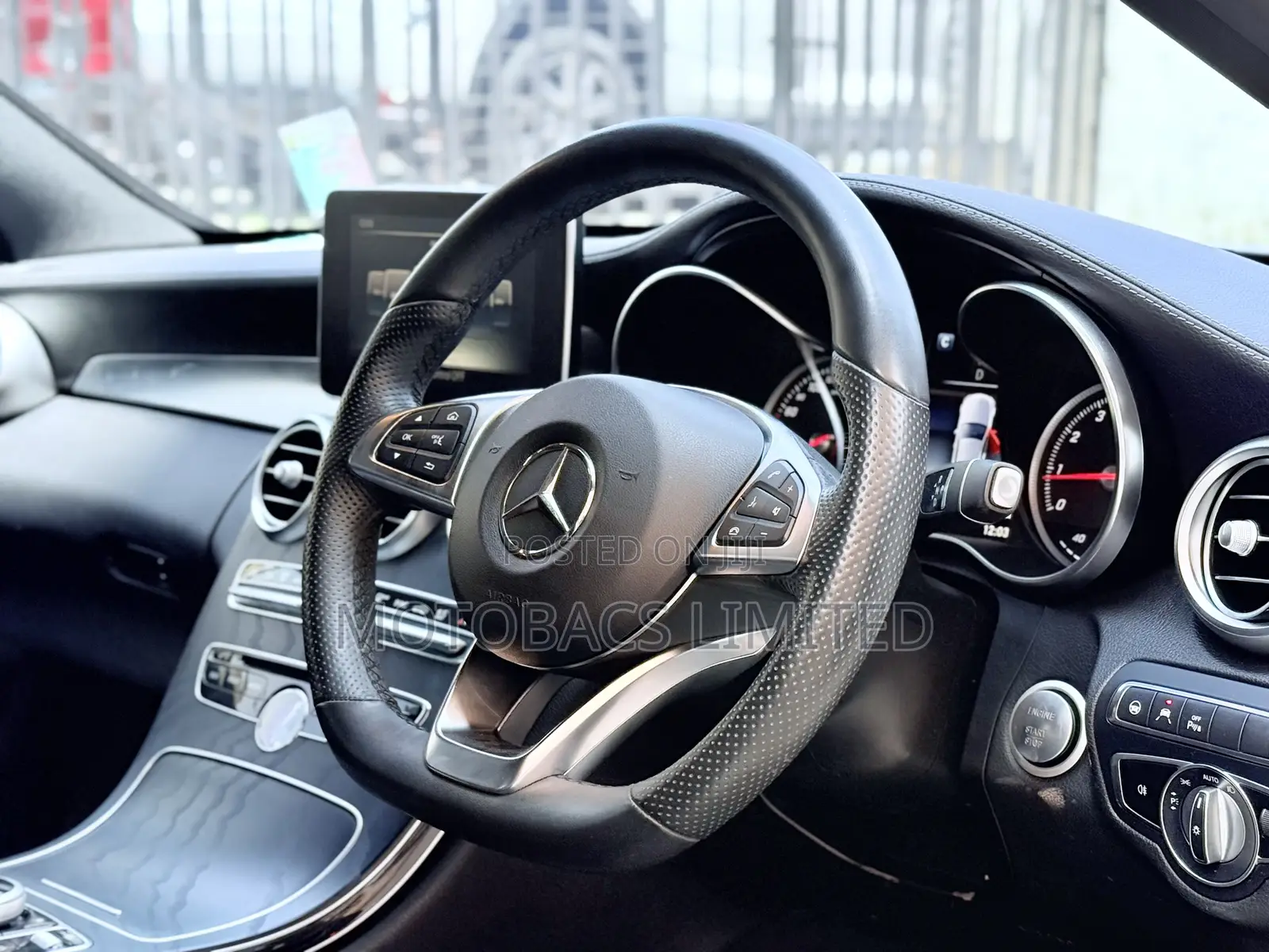 Mercedes-Benz C200 2018 Pearl