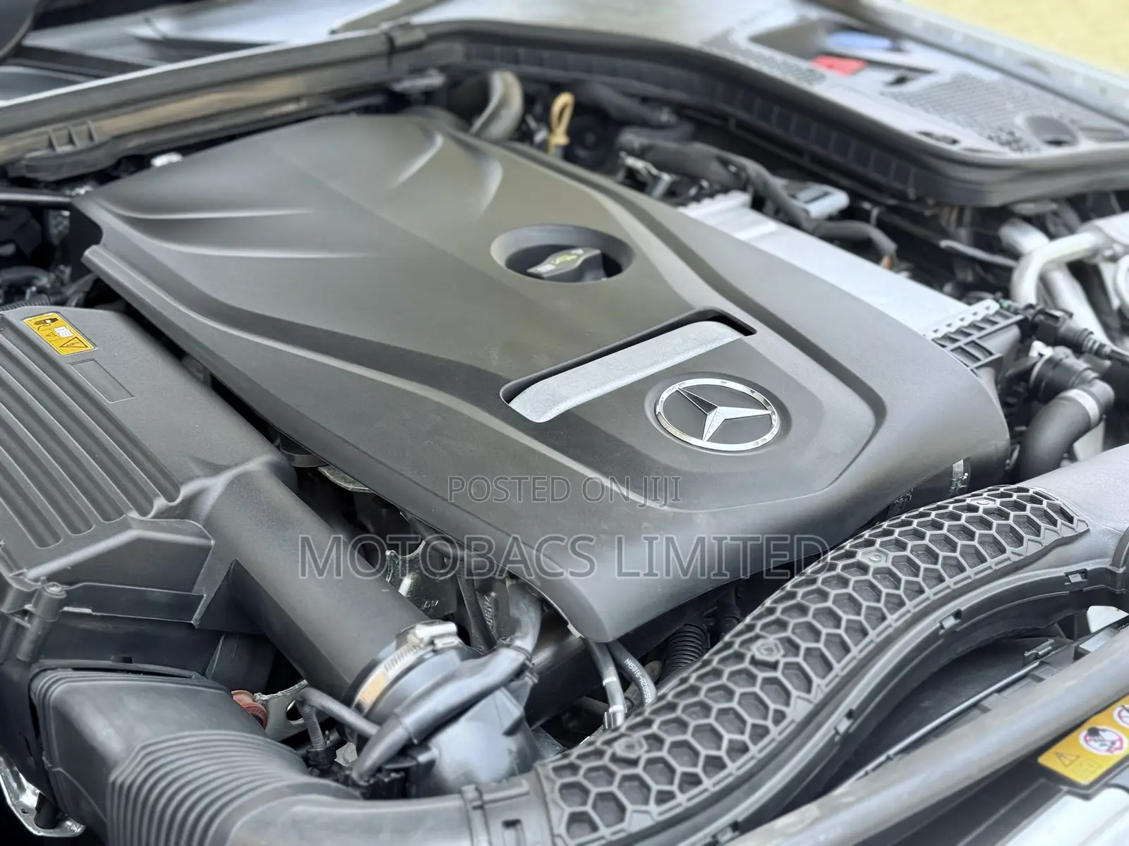 Mercedes-Benz C200 2018 Pearl