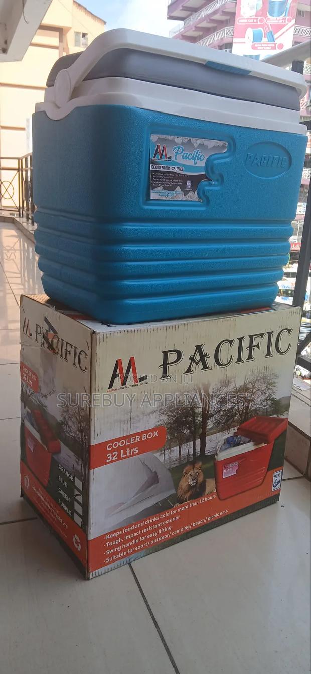 Pacific 32l Portable Cooler Box for Camping, Travel Events