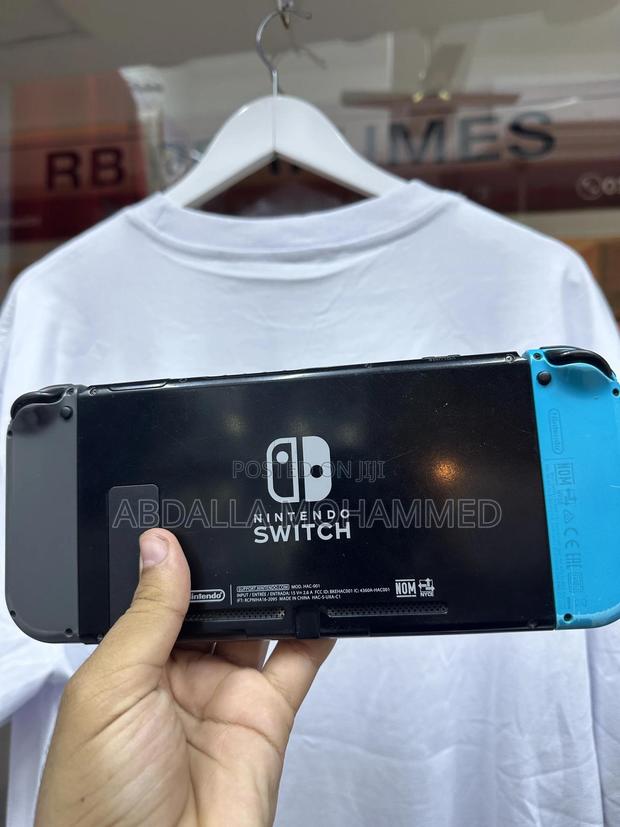 Nintendo Switch Oled (V1) – 64gb | With Joy-Cons + Charger - thumbnail 2