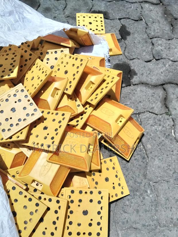 Road Sturds - thumbnail 3