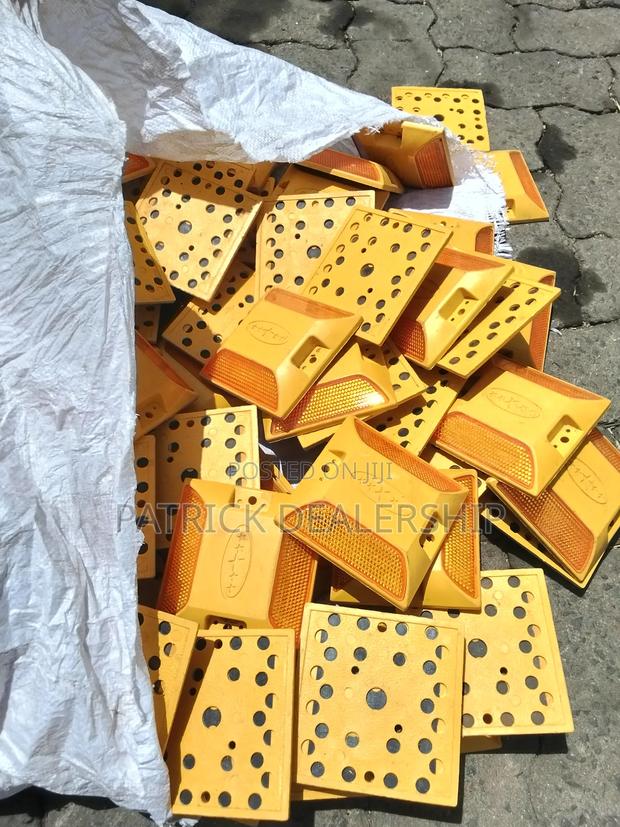 Plastic Reflective Road Stud - thumbnail 3