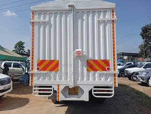Mitsubishi Lorry Fh 215 2015 White