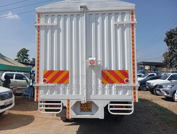 Mitsubishi Lorry Fh 215 2015 White - thumbnail 3