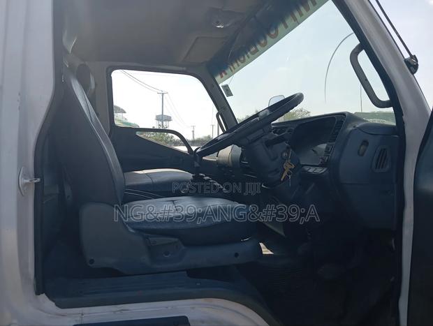 Mitsubishi Lorry Fh 215 2015 White - thumbnail 12