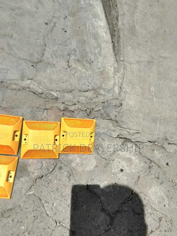 Concrete 3m Cut Eye Road Studs - thumbnail 2