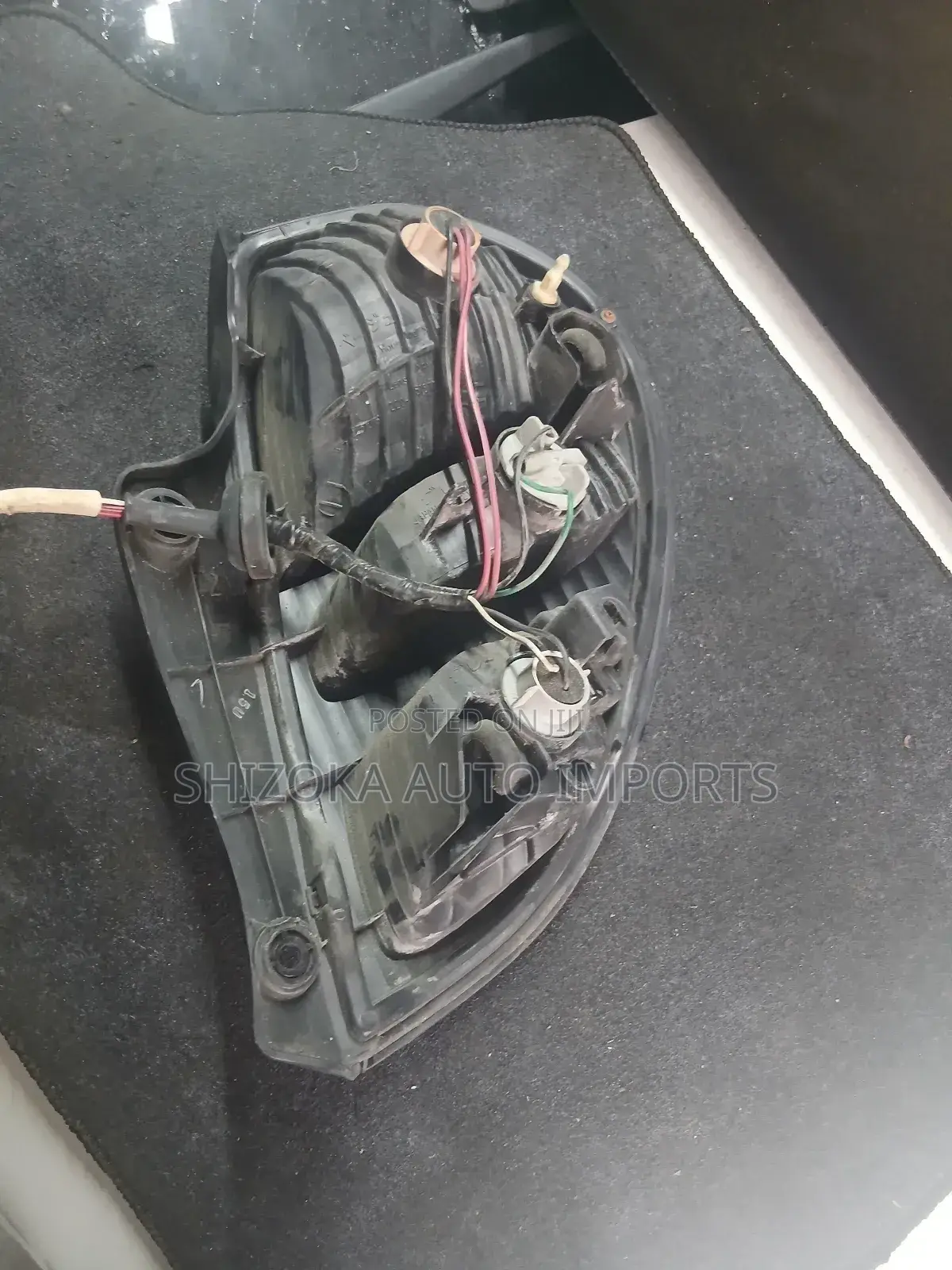 Toyota Duet/Daihatsu Sirion Left Tail Light (M100)