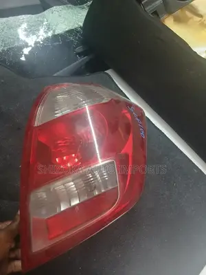 Toyota Ractis Scp100/Ncp100 Left Tail Light (2005–2010)