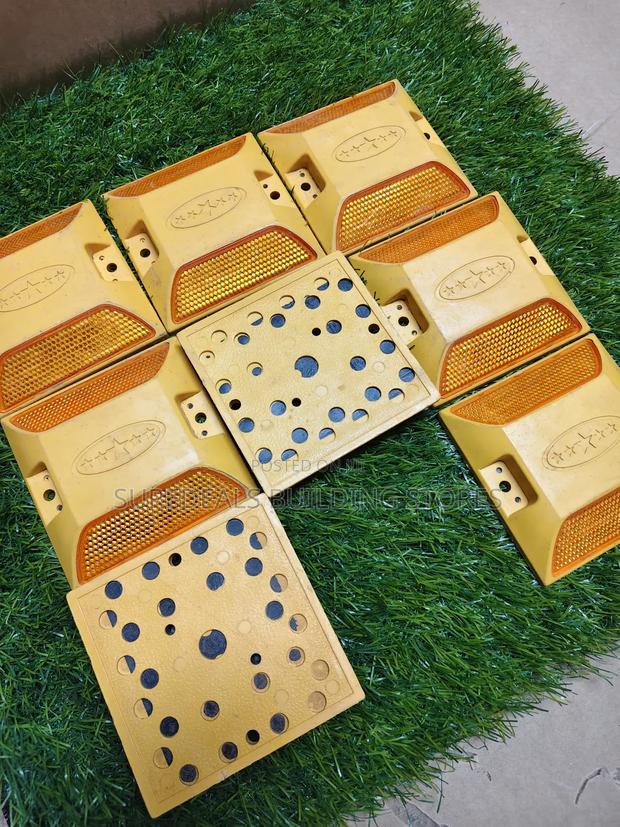 Reflective Plastic Road Studs / Raised Pavement Markers - thumbnail 3