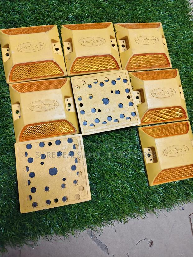 Reflective Plastic Road Studs / Raised Pavement Markers - thumbnail 4