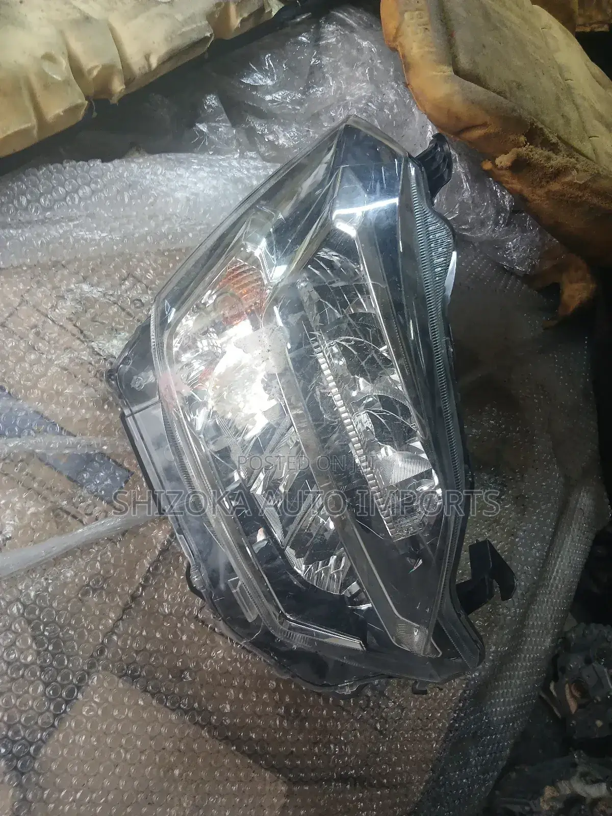 Daihatsu Mira E:S Right Headlight (La350s / La360s)