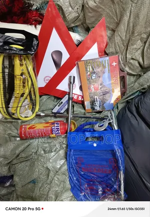 6in1 Emergency Kit With Reflective Metallic Triangles & Puncture Tool