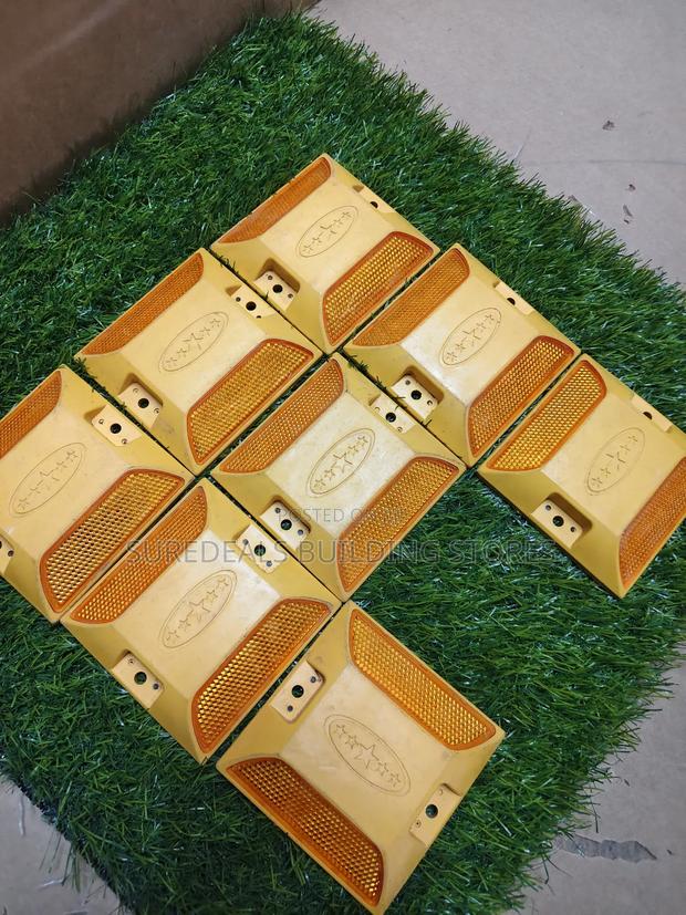 Cat Eyes/Road Studs (Reflective) - main view