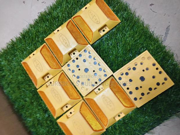 Cat Eyes/Road Studs (Reflective) - thumbnail 2