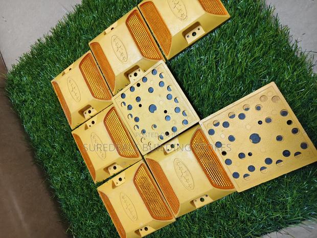 Cat Eyes/Road Studs (Reflective) - thumbnail 3