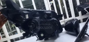 Toyota Noah 2014/16 Xenon Headlights