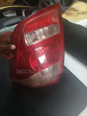 Toyota Ractis Scp100/Ncp100 Left Tail Light (2005–2010)