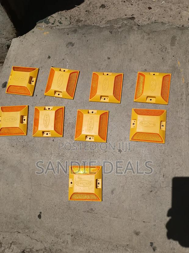 Safety Studs - thumbnail 3