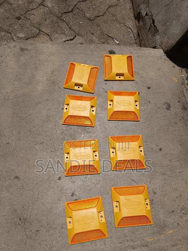 Safety Stud Reflactors - thumbnail 3