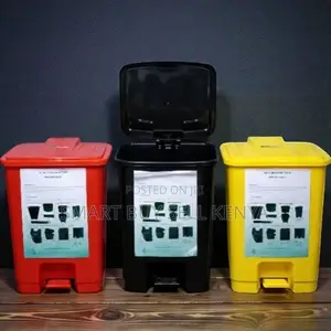 User Friendly 30l Hard Plastic Pedal Bin With Lift-Up Lid Design