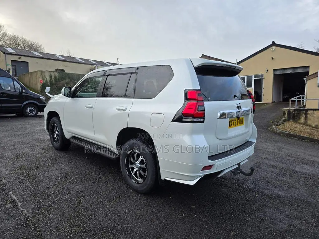 Toyota Land Cruiser Prado 2.7 2022 White