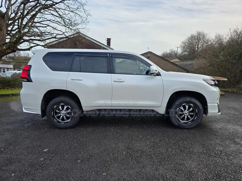 Toyota Land Cruiser Prado 2.7 2022 White
