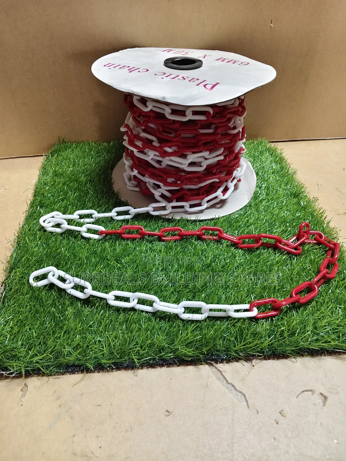 Red And White Plastic Barrier Chain, 6mm