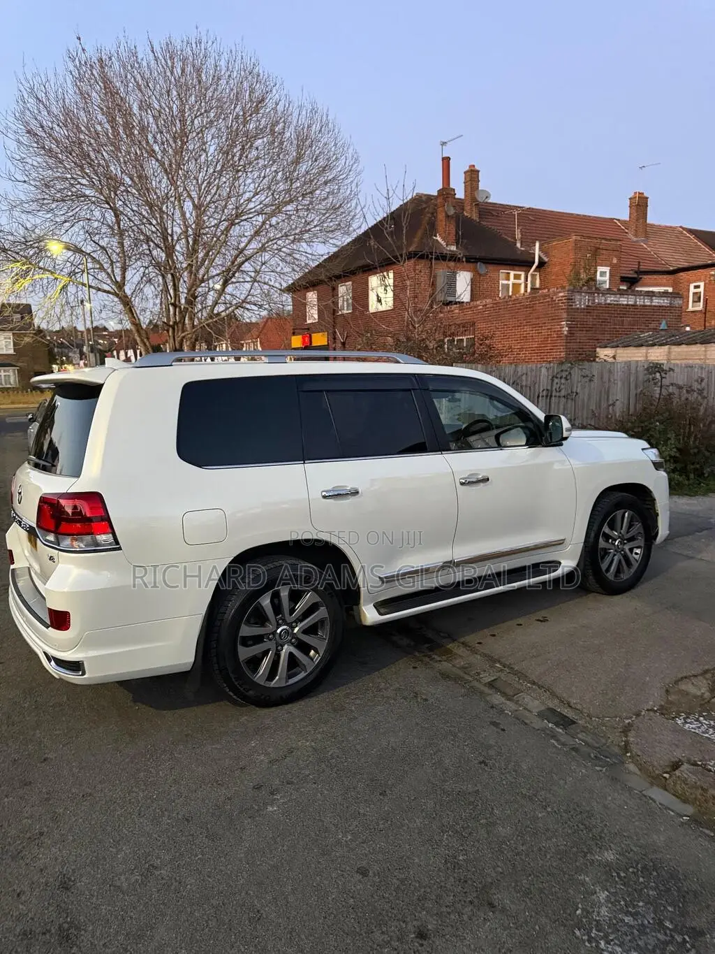 Toyota Land Cruiser LC300 2024 White