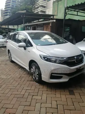 Honda Fit Shuttle 1.5 Hybrid 4WD 2018 White