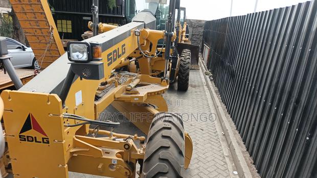 Motor Grader - thumbnail 3