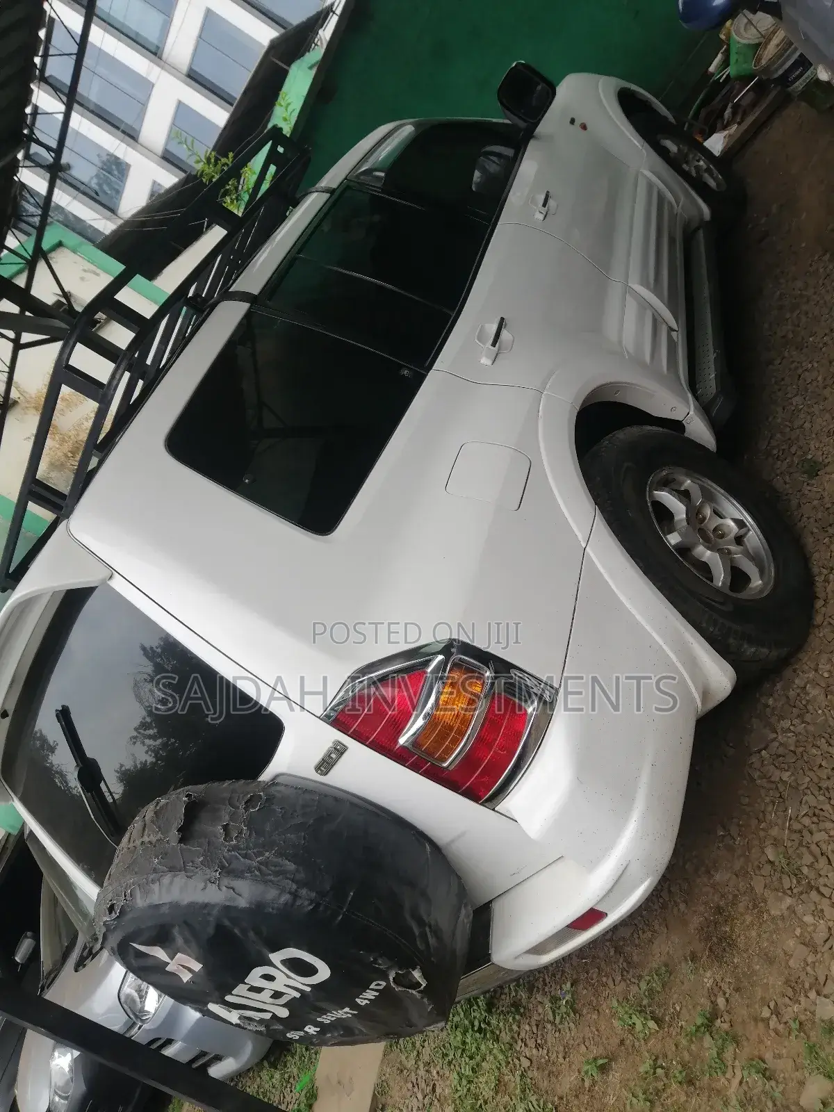 Mitsubishi Pajero 2001 White