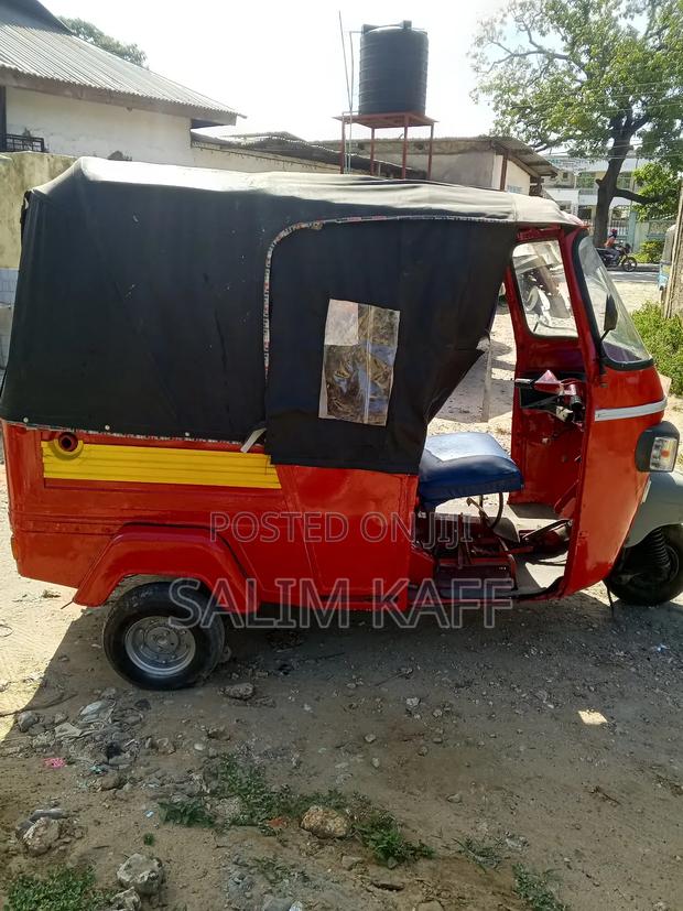 Piaggio 2017 Red - thumbnail 3