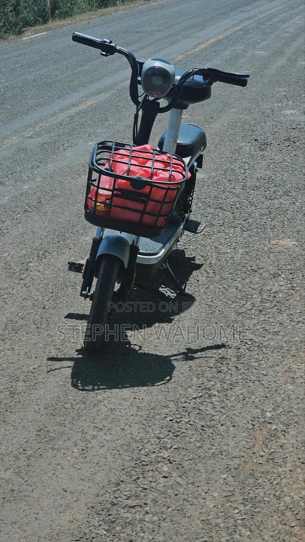 Motorcycle 2025 White - thumbnail 7