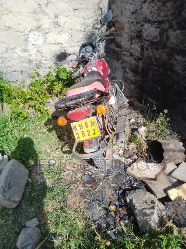 Bajaj Boxer 125 2022 Red