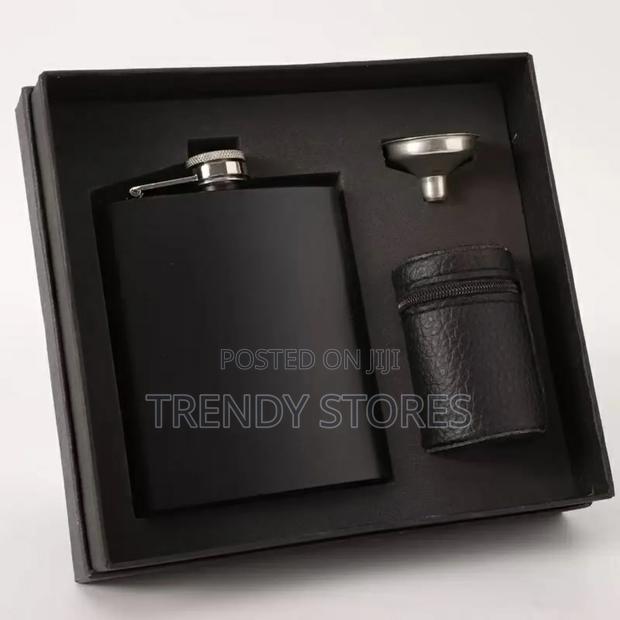 Whiskey Flask Gift Set - main view