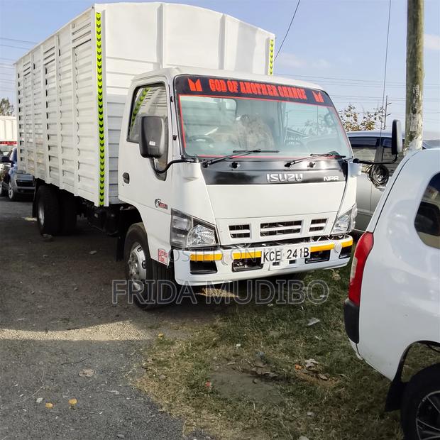 Isuzu Truck - main view