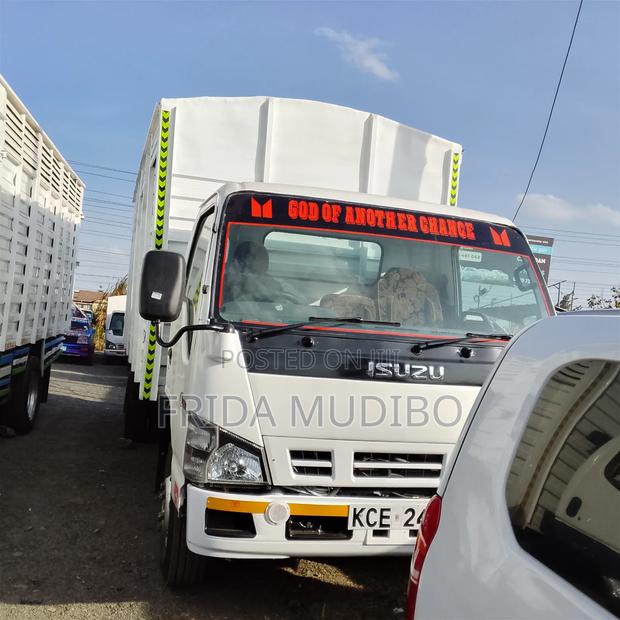 Isuzu Truck - thumbnail 2