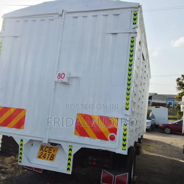 Isuzu Truck - thumbnail 3