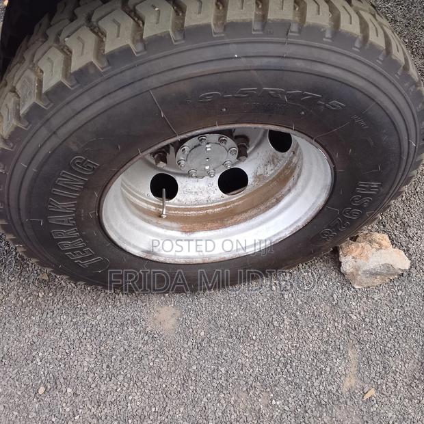 Isuzu Truck - thumbnail 5