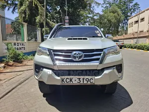 Toyota Hilux 2.5 D-4D 4X4 SRX 2010 Gray