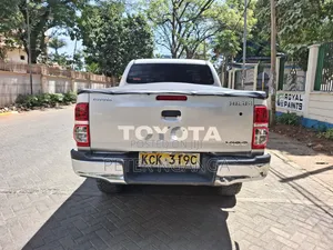 Toyota Hilux 2.5 D-4D 4X4 SRX 2010 Gray