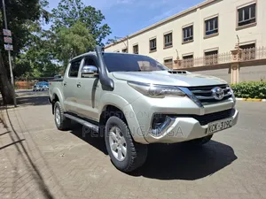 Toyota Hilux 2.5 D-4D 4X4 SRX 2010 Gray