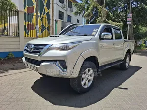 Toyota Hilux 2.5 D-4D 4X4 SRX 2010 Gray