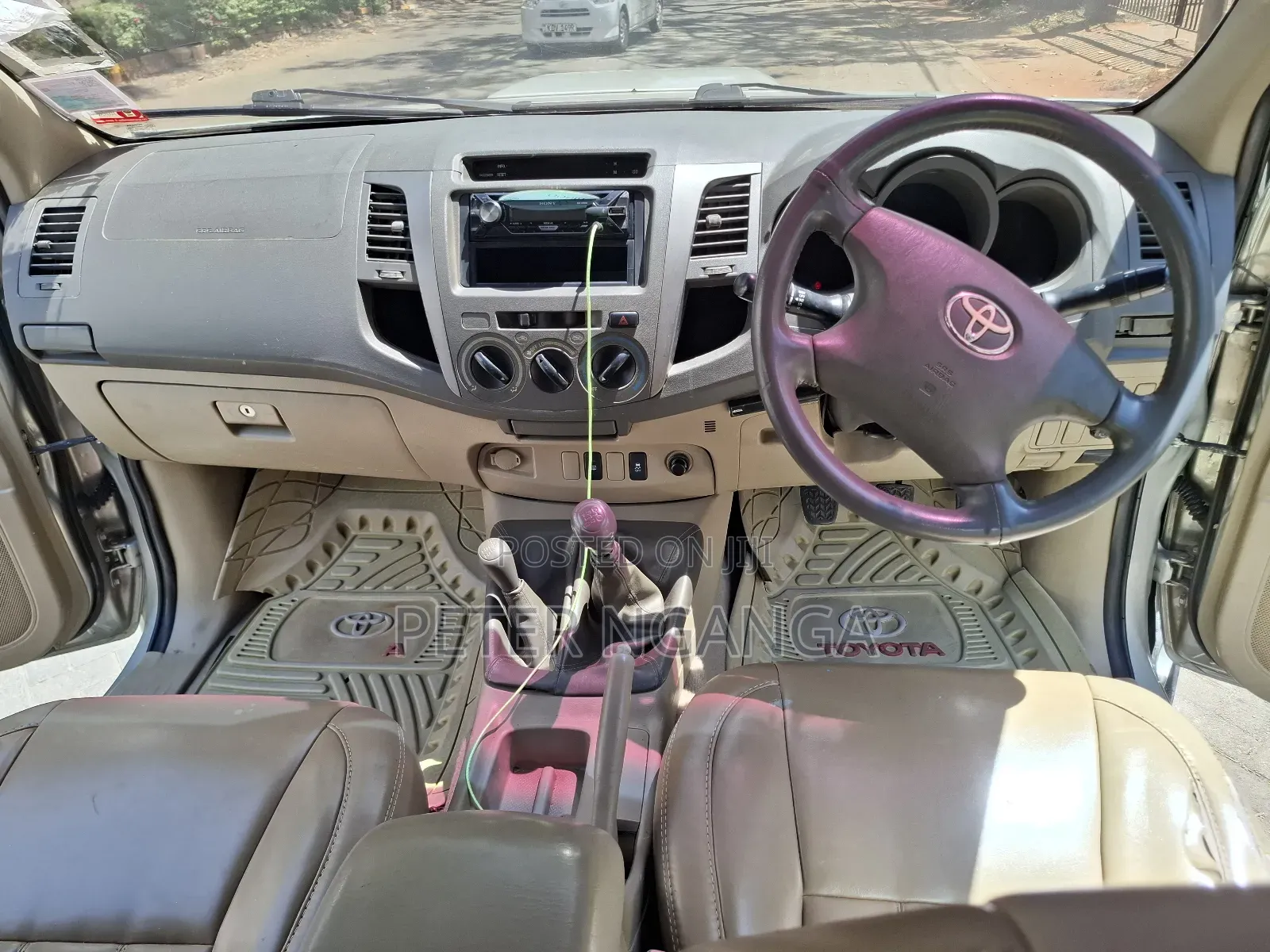 Toyota Hilux 2.5 D-4D 4X4 SRX 2010 Gray