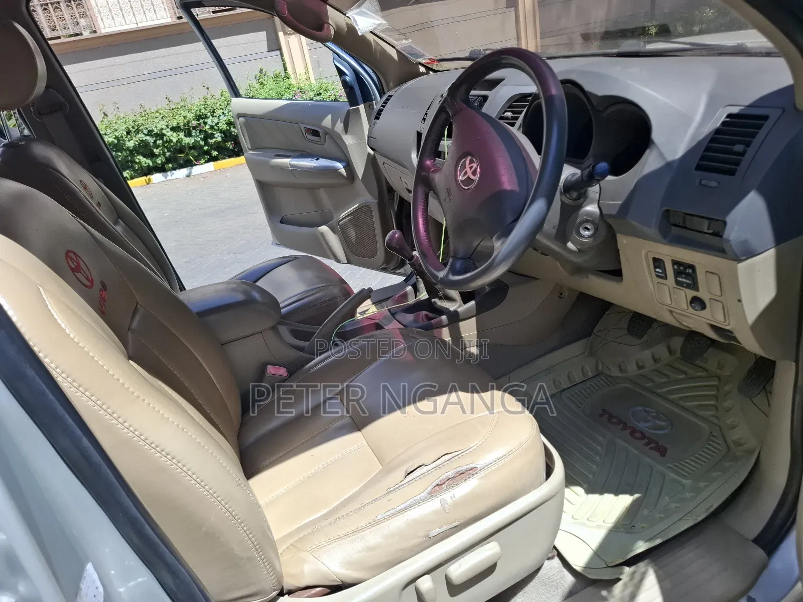 Toyota Hilux 2.5 D-4D 4X4 SRX 2010 Gray