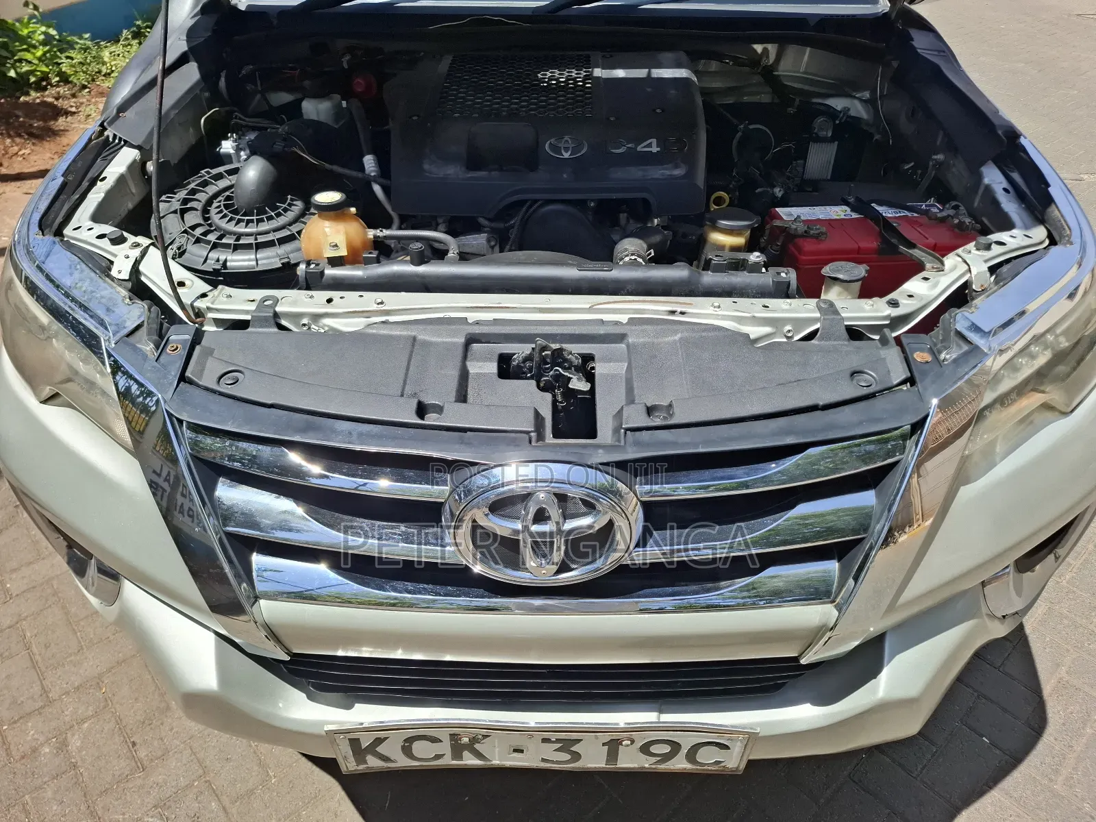 Toyota Hilux 2.5 D-4D 4X4 SRX 2010 Gray